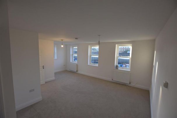 3 bedroom apartment to rent - Photo 1