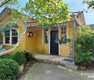 Alluring Lifestyle Cottage with Separate Studio - Photo 1