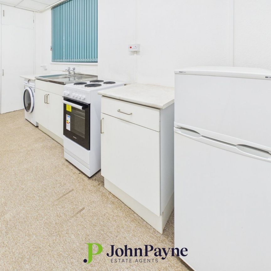 Kenilworth Court, Styvechale, Coventry, CV3 6JA - Photo 1