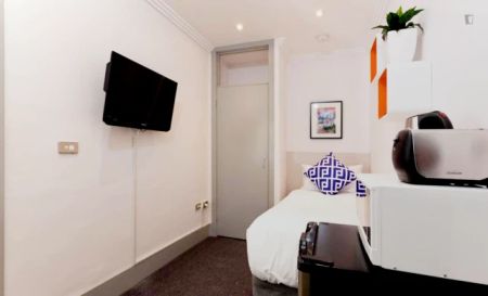 Inviting residence close to Moore Park, Sydney - Photo 5