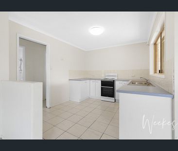 COMFORTABLE FAMILY LIVING IN QUIET AVOCA LOCATION! - Photo 4