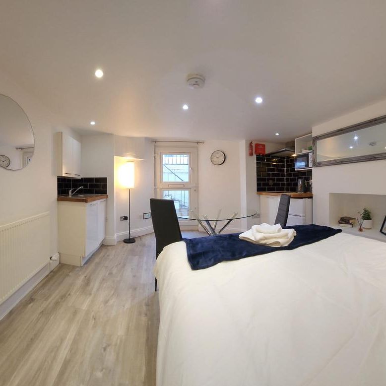 Studio to rent - Photo 1