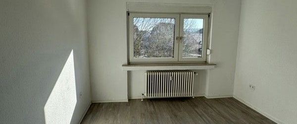 3-Zimmer-Wohnung mit neuem Bad und neuer Elektrik, frisch renoviert - Photo 1