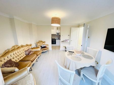 1beds Apartment - Photo 2