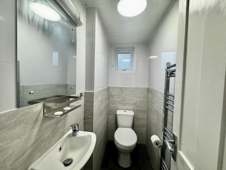 1 bedroom in a house share to rent - Photo 4