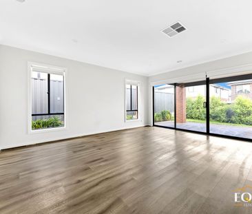 Light, Bright and Spacious Family Living in Truganina - Photo 2