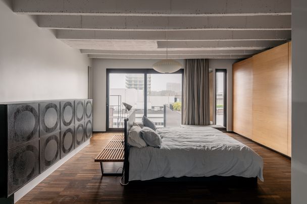 Coole loft met uitzonderlijk uitzicht op de beschermde collectie havenkranen van het MAS* - Foto 1