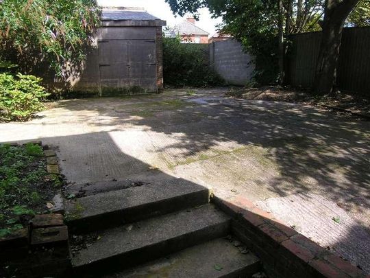 Bedroom Detached House In Charminster, BH9 - Photo 1
