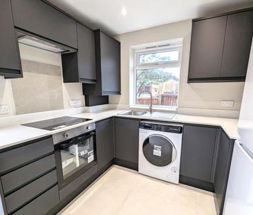 3 bedroom end of terrace house to rent - Photo 4