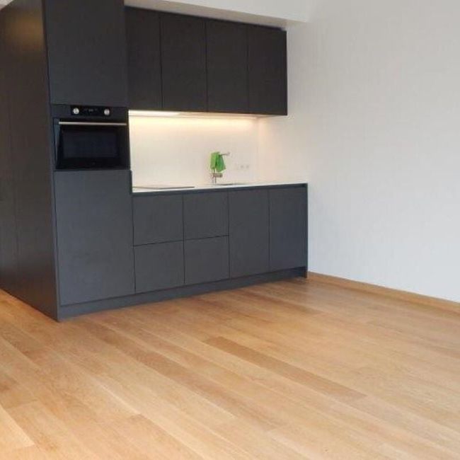 Appartement te huur in Evere voor € 950 met 1 slaapkamer - Photo 1