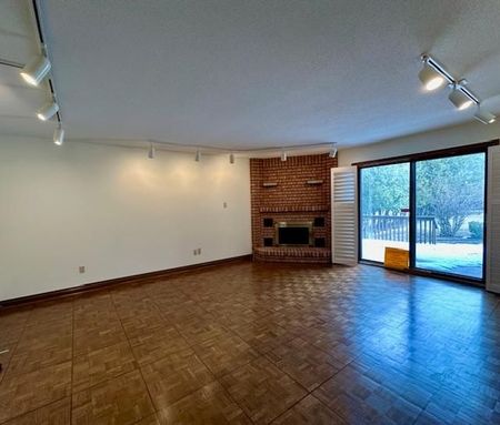 For Lease - 270 Arnold Avenue, Vaughan, Ontario - Photo 4