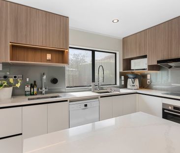 Superb Living - Unbeatable Location - Photo 6