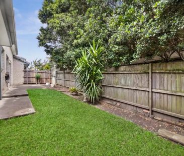 Perfectly Positioned Townhouse Near the Beach (4 Month Lease Only -... - Photo 3