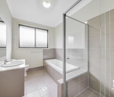 4 Bedroom Beauty + Separate Media Room - Photo 5