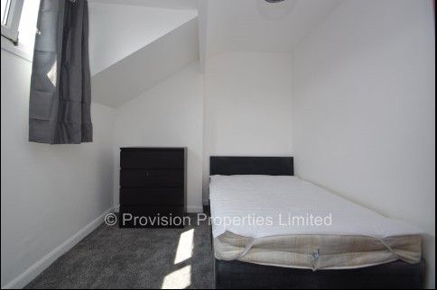 2 Bedroom Student Properties Leeds - Photo 1