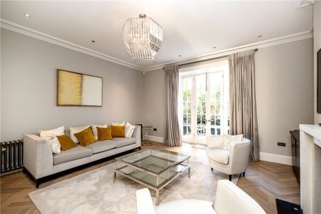 A Grade II Listed townhouse of approximately 3,960 square feet. - Photo 3