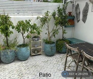 4 bedroom terraced house to rent - Photo 3