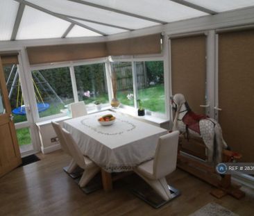 3 bedroom semi-detached house to rent - Photo 3