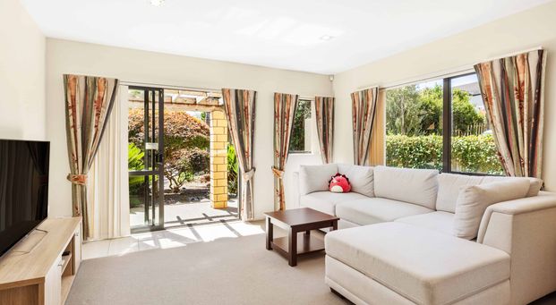 Low Maintenance Family Home - Owner will contribute $500 to moving costs* - Photo 1