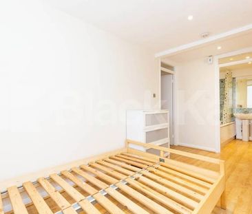 A recently redecorated and cosy one bedroom flat in De Beauvoir Town - Photo 2