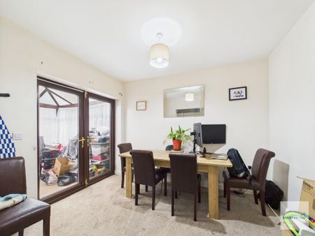 3 bedroom semi-detached house to rent - Photo 5