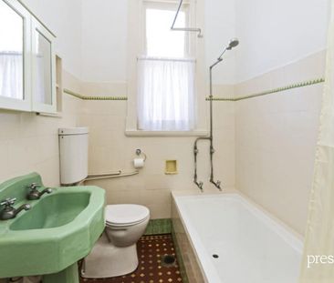 SPACIOUS 2-BEDROOM FLAT IN THE HEART OF COOKS HILL - Photo 6