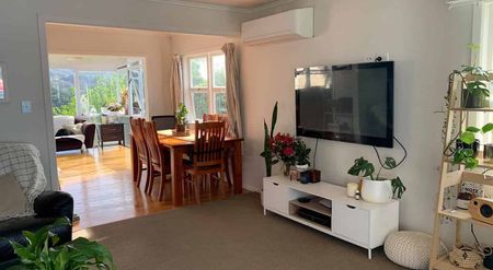 Sunny 3 bedroom in a quiet cul de sac - Photo 4