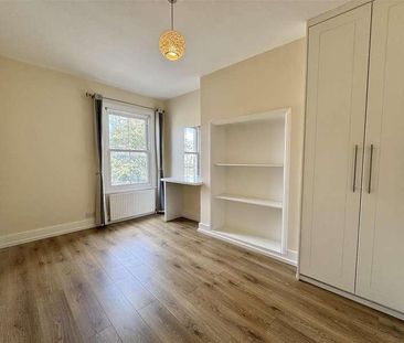 The Green, London, N21 - Photo 1