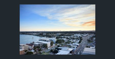 YOU CAN'T GET MORE CENTRAL THAN THIS! - Photo 2