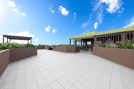 2 bedroom North Facing ultra modern apartment facing quiet rear Loftus Lane - Photo 5