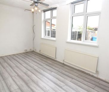 3 bedroom bungalow to rent - Photo 2