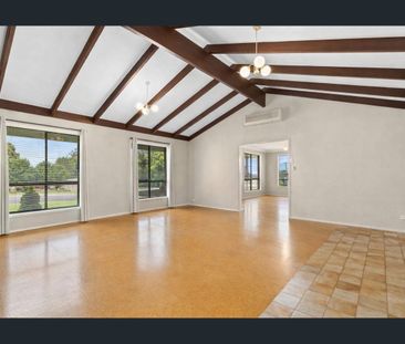 Furnished Home in Rosenthal Heights - Yard maintenance included - Photo 2