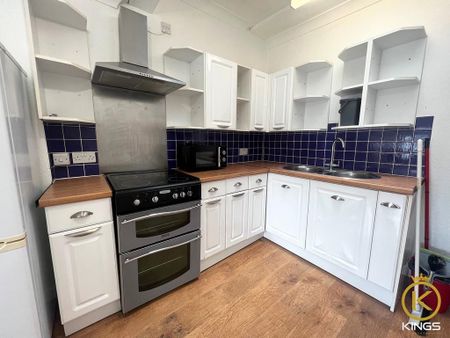 3 bedroom apartment to rent - Photo 4