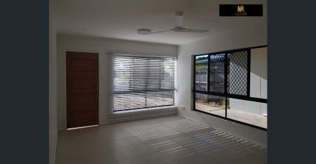 BEACHSIDE 2 BEDROOM RENOVATED DUPLEX - MASSIVE YARD - Photo 4