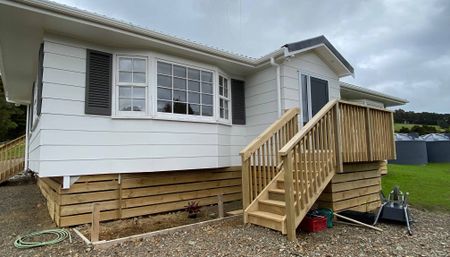 3 Bedroom, 1 Bathroom Home - Paura Bay! - Photo 3