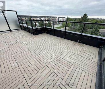 #1518 - 11 David Eyer Road – Richmond Hill, Ontario - Photo 6