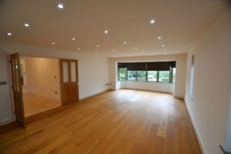 4 bedroom detached house to rent - Photo 2