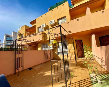 Long term rental, 3 bedroom townhouse in Aguamarina, Orihuela Costa. - Photo 3