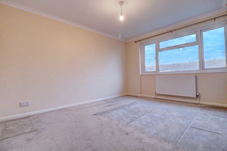 3 bedroom mid terraced house to rent - Photo 5
