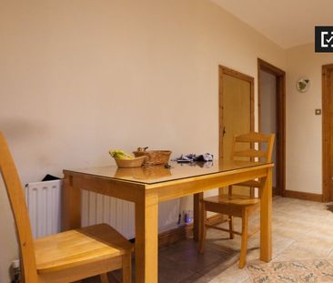 Room for rent in 5-bedroom house in Donaghmede, Dublin - Photo 1