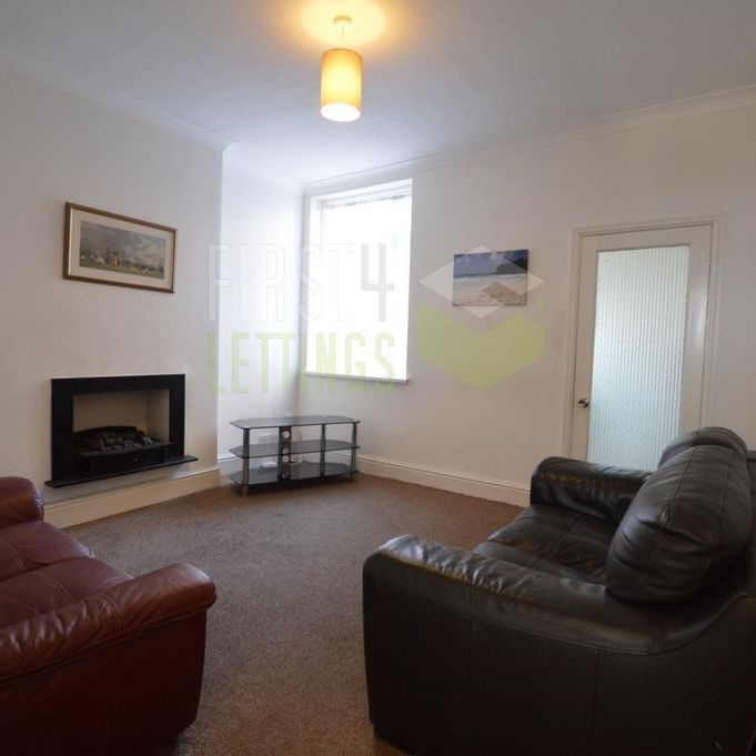 4 bedroom terraced house to rent - Photo 1