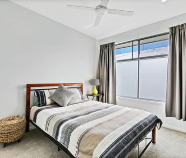 Coastal Chic: Stylish Living in Maroochydore! - Photo 2