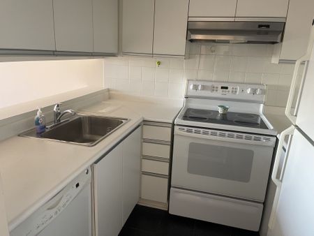 For Lease - 7 Bishop Avenue Unit# 1712, Toronto, Ontario - Photo 4