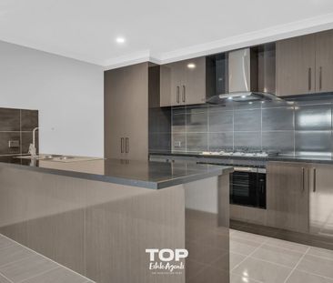 Modern Family Comfort in the Heart of Clyde - Photo 4