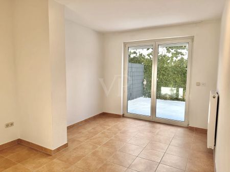 Wohnen, wo andere Urlaub machen - Sonnige Wohnung mit Skylineblick und eigenem Garten - Photo 5