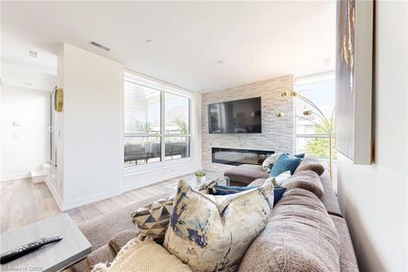 For Lease - 233 Broward Way Unit# 10, Innisfil, Ontario - Photo 3