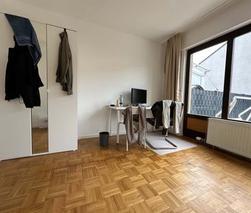 Großes Möbliertes WG Zimmer in EFH - Photo 3