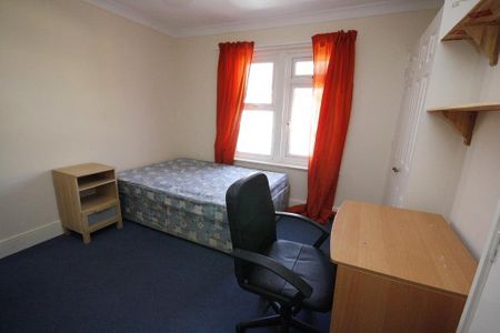 3 bedroom apartment to rent - Photo 5