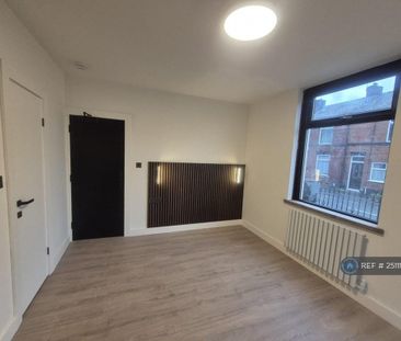 1 bedroom in a house share to rent - Photo 6