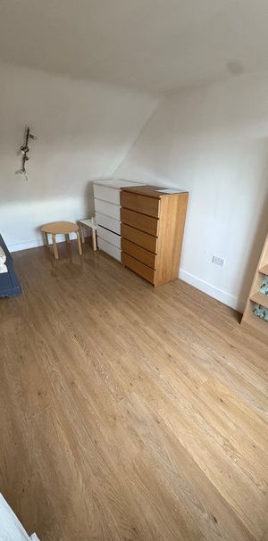 Room in a Shared House, Nursery Road, SW20 - Photo 2